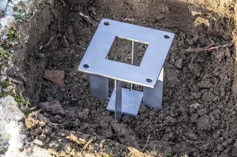 Metalinė smeigė kvadratiniai vandens kolonėlei tvirtinti